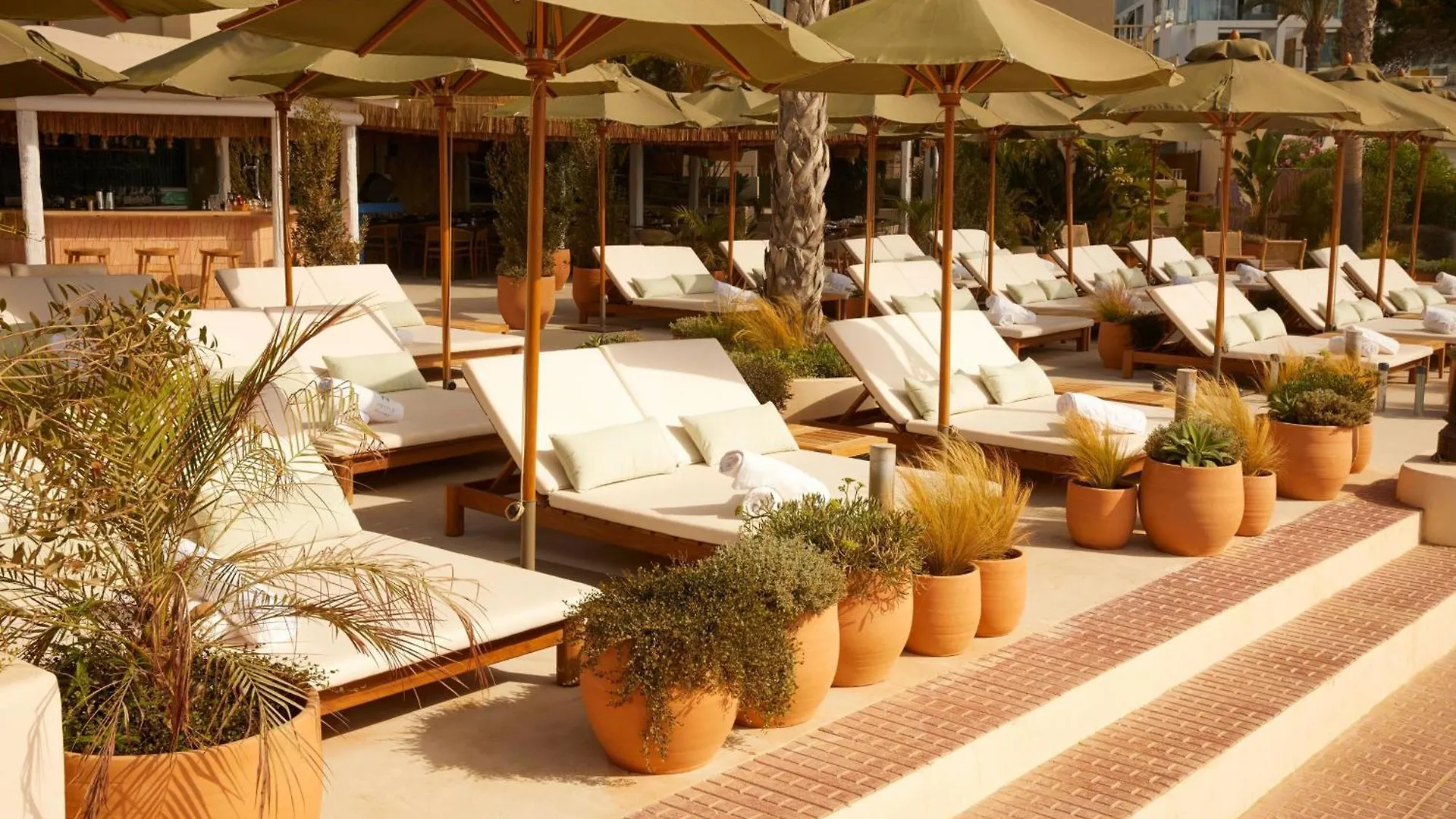 W Ibiza Hotel Santa Eularia des Riu 5*,