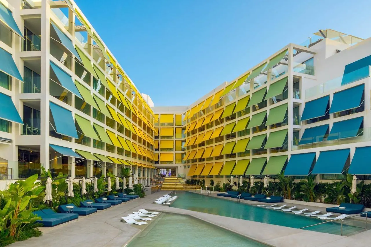 W Ibiza Otel Santa Eularia des Riu 5*,